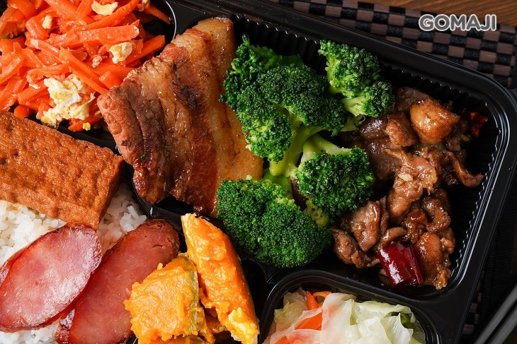 爌肉雞丁雙拼飯