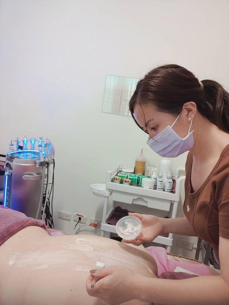 上半背嫩白敷體