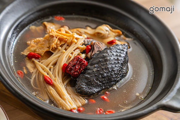 藥膳肉骨茶烏骨雞