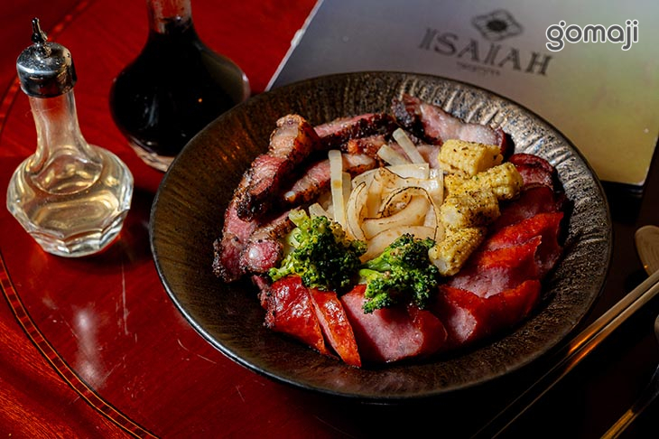 家鄉馬告鹹豬肉佐高粱酒香腸飯