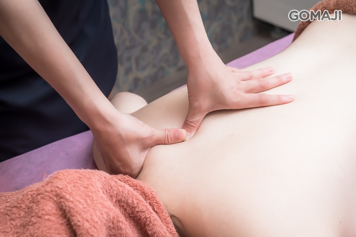 背部氣血活絡熱敷掌壓