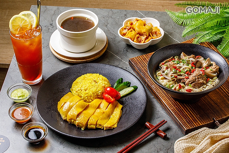 　招牌激推雙人套餐　 〈主餐：海南雞腿飯/肉骨茶飯/肉骨茶麵 任選二 + 小菜系列：燙青菜/麻辣腳筋/麻辣雞絲/麻醬拍黃瓜 任選一 + 飲品：凍檸茶/港式奶茶/肉骨茶清湯 任選二〉