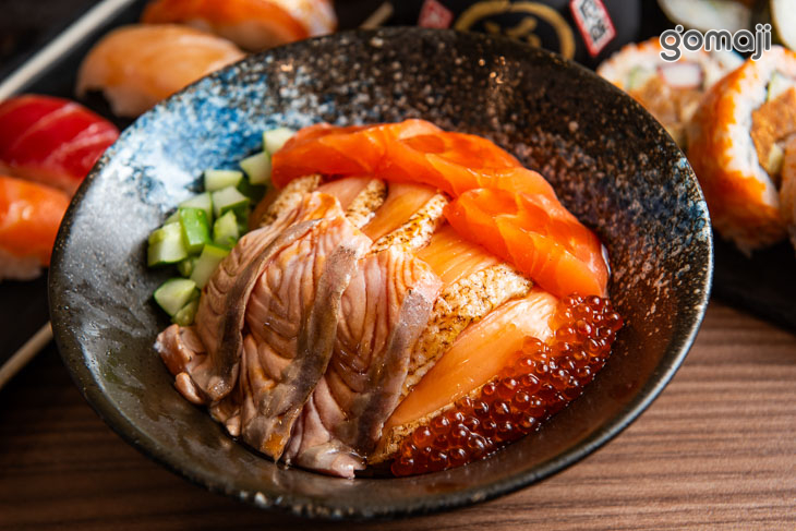 四喜鮭魚丼