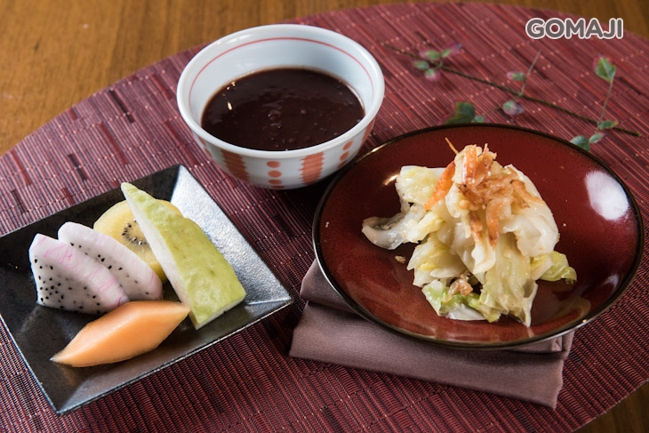 手作甜點及當季水果各一份