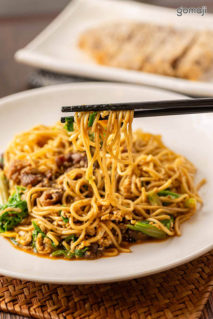 咖哩羊肉炒麵