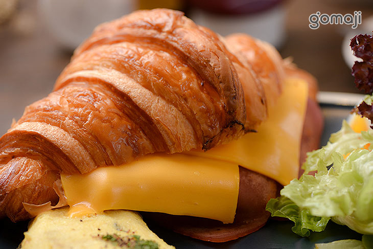 可頌陪火腿嫩蛋還是不讓去