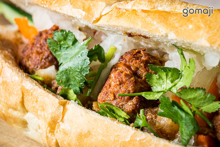 紅燒獅子頭 越式法國麵包