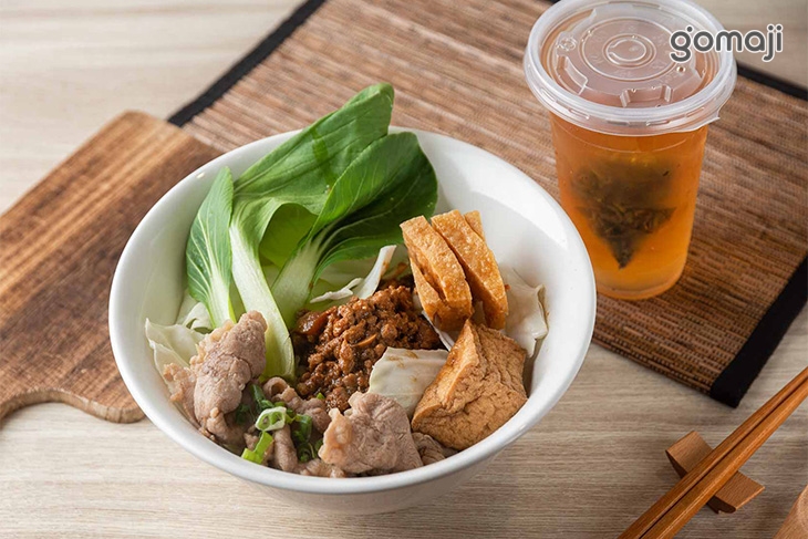 黑嚕嚕肉醬飯