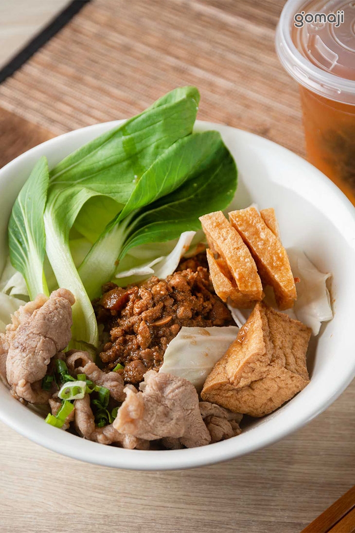 黑嚕嚕肉醬飯