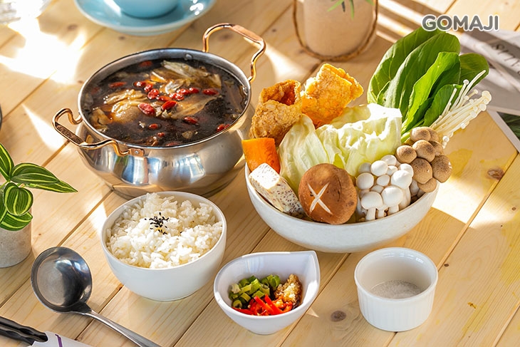 中藥膳養生雞湯鍋