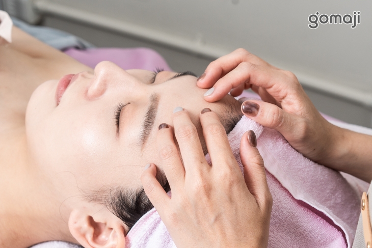 精油舒緩臉部按摩