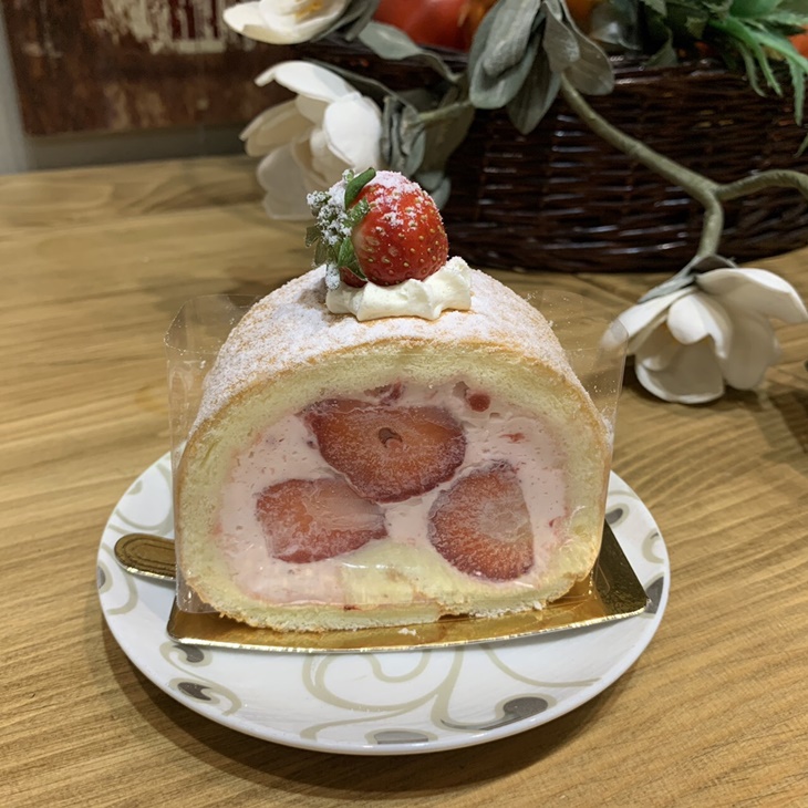 草莓生乳捲