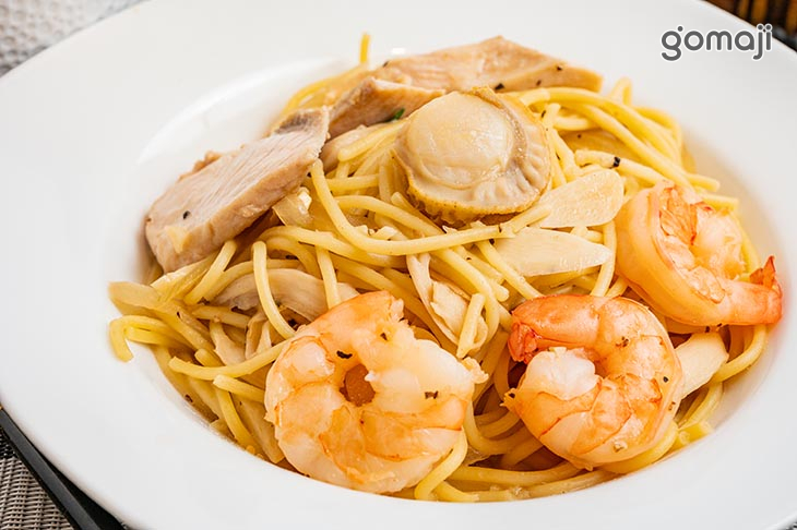 蒜香海鮮義大利麵(附濃湯) 