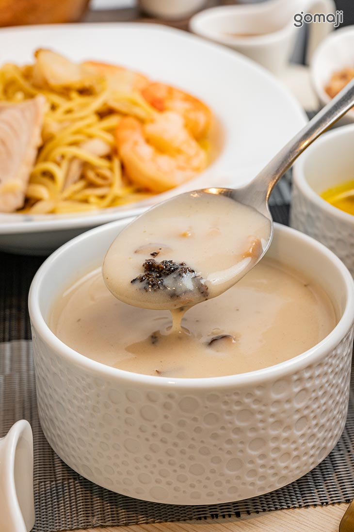 蒜香海鮮義大利麵(附濃湯) 