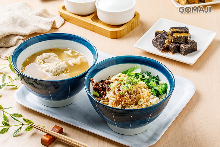 B.擔擔麵外帶餐〈擔擔麵一份 + 餛飩湯一份 + 滷蛋/豆包/花干/豬血糕 四選一〉