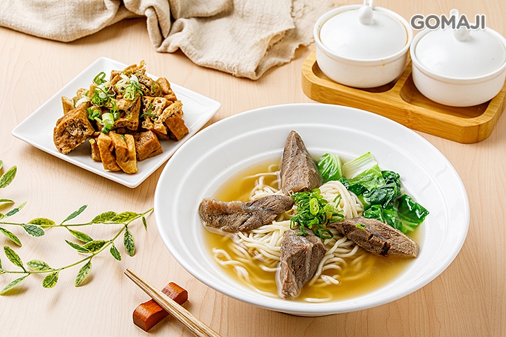 D.清燉牛肉麵外帶餐〈清燉牛肉麵一份 + 滷蛋/豆包/花干/豬血糕 四選一〉