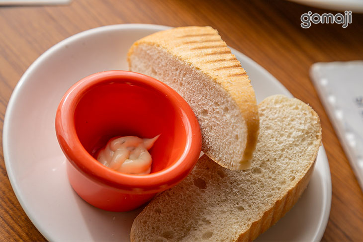 義式麵包佐塔塔醬