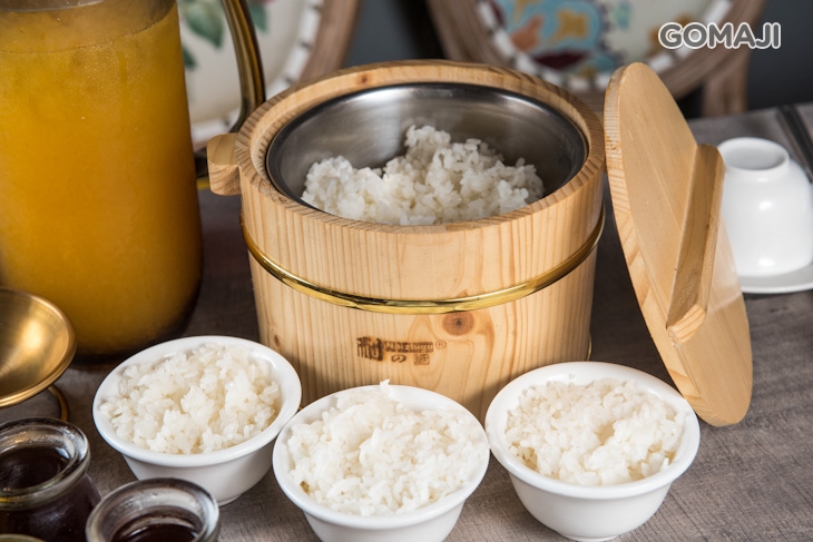 享有白飯、麻辣鴨血豆腐、甜點、霜淇淋吃到飽