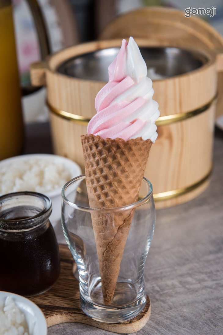 享有白飯、麻辣鴨血豆腐、甜點、霜淇淋吃到飽