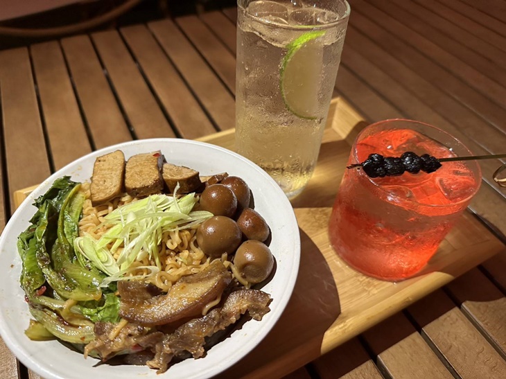 宵夜(綜合滷味拼盤+麻辣泡麵)