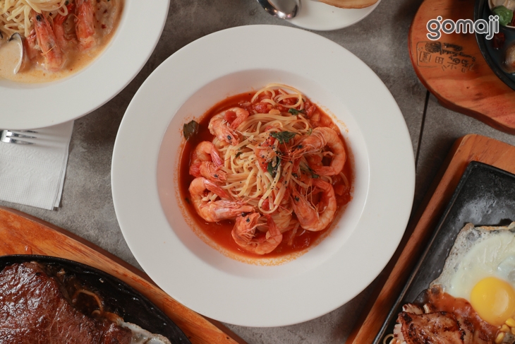 鮮蝦佐番茄扁麵