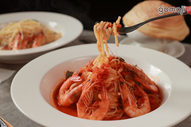 鮮蝦佐番茄扁麵