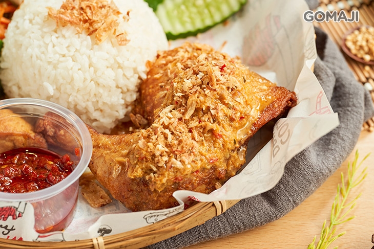 椰奶紅醬炸雞飯