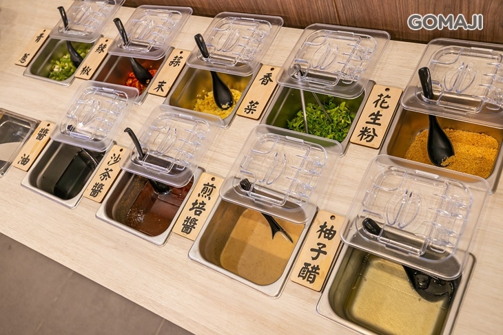 岩 精緻石頭火鍋