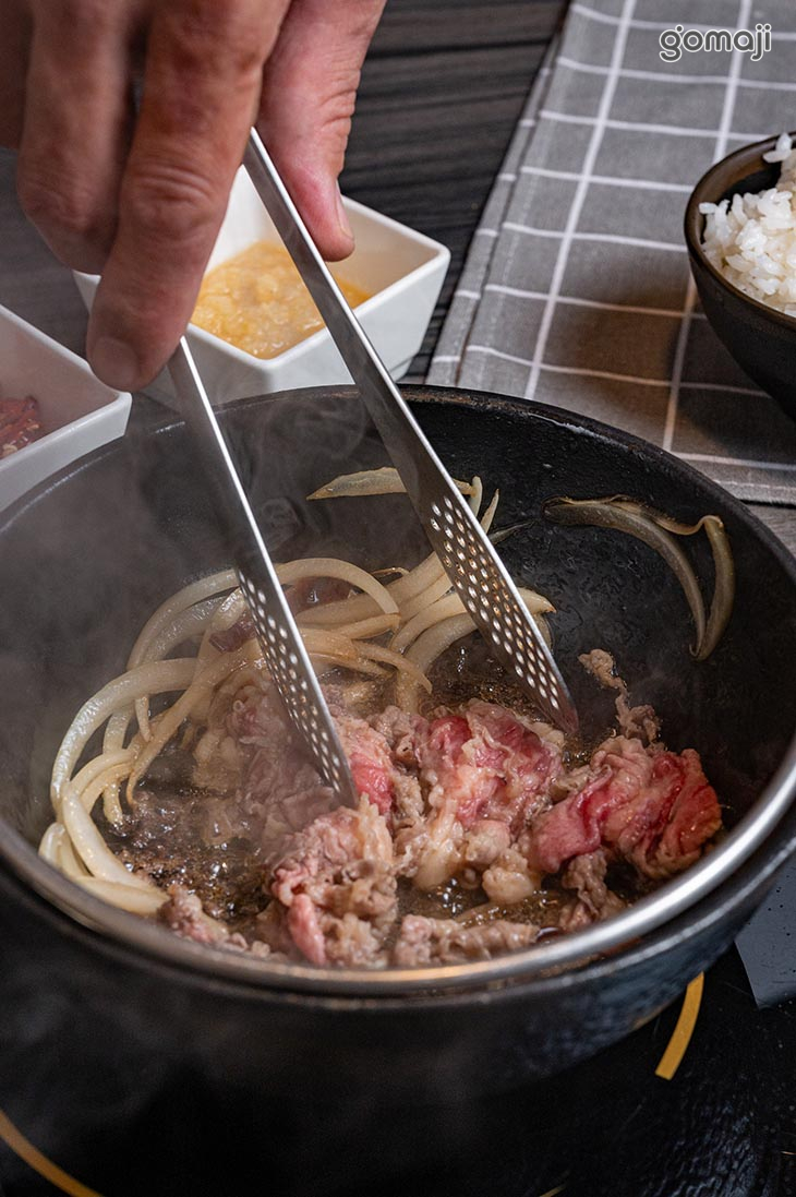 石頭鍋肉品現炒示意圖