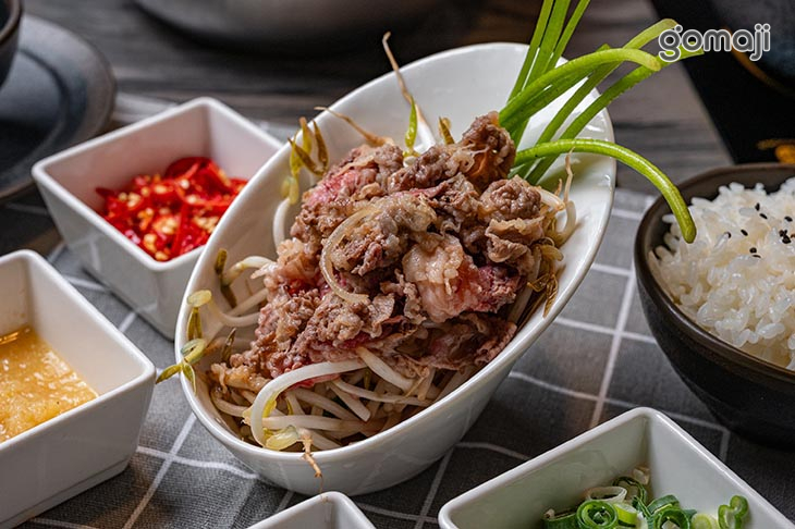 石頭鍋肉品現炒示意圖