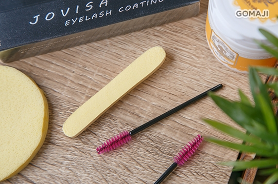 睫毛梳一支 + 洗睫海綿一個