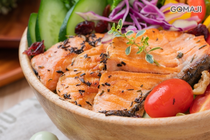 鮭魚菲力木盆溫沙拉