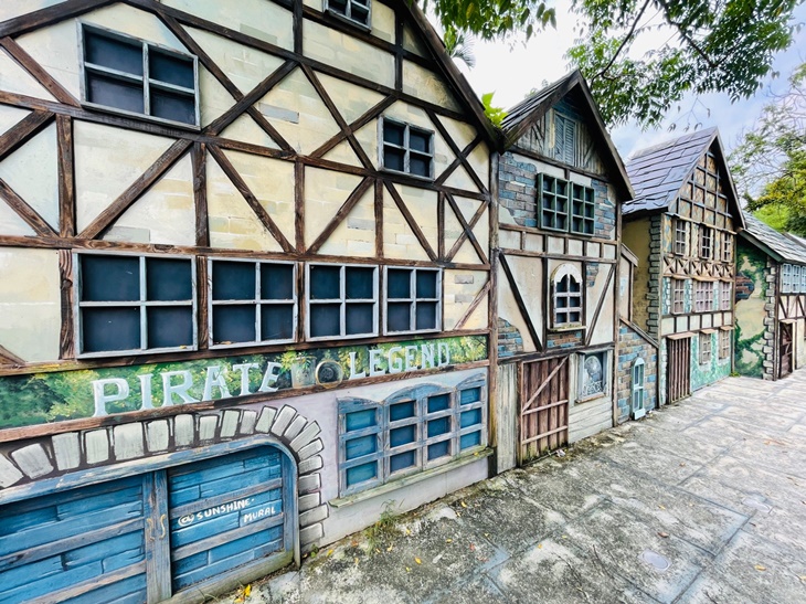 歐洲童話小屋、3D彩繪牆、實景海盜船