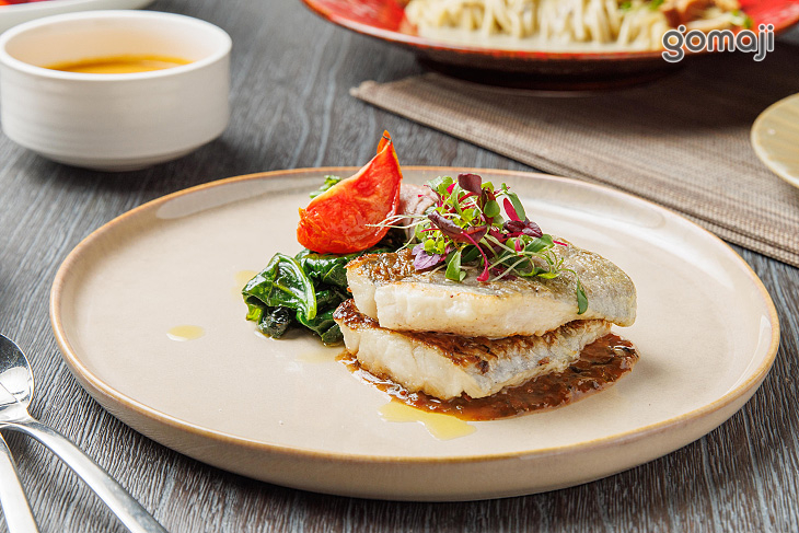 香煎藍尾鱈魚佐義式橄欖醬汁