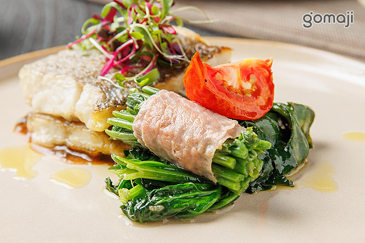 香煎藍尾鱈魚佐義式橄欖醬汁