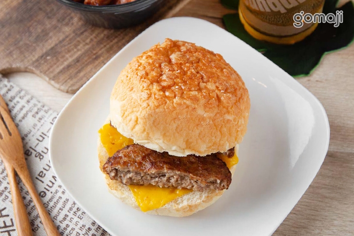 爆汁豬肉波蘿堡