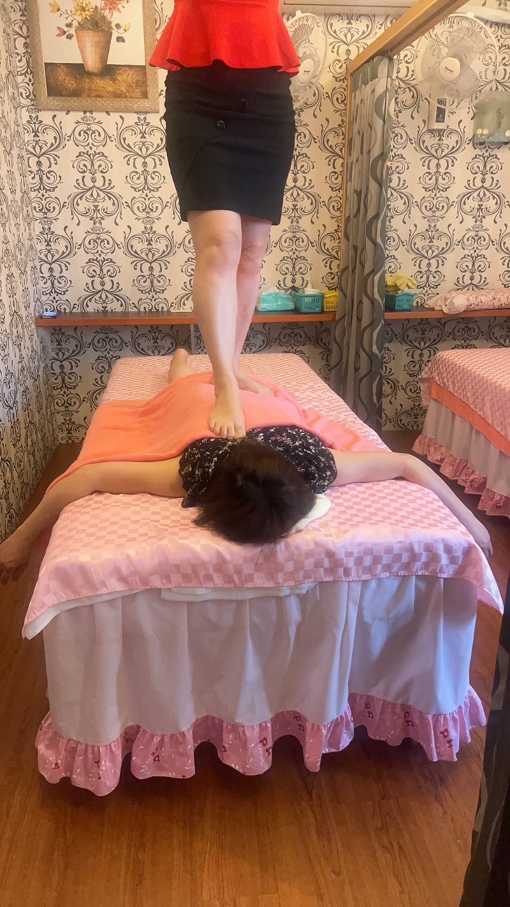 泰式踩背