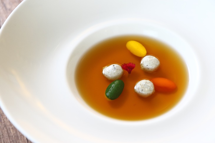 法式澄清雞湯｜松露雞肉球 蔬菜球