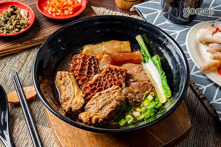招牌肉多多牛肉麵