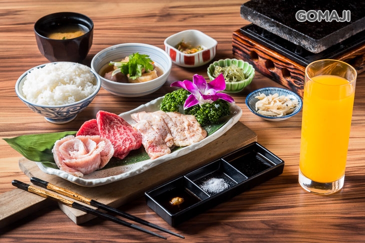 B.豪華定食餐