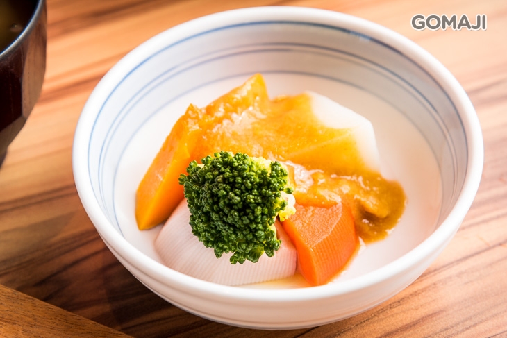 套餐附:小菜、蒸物、飯、湯品、飲品