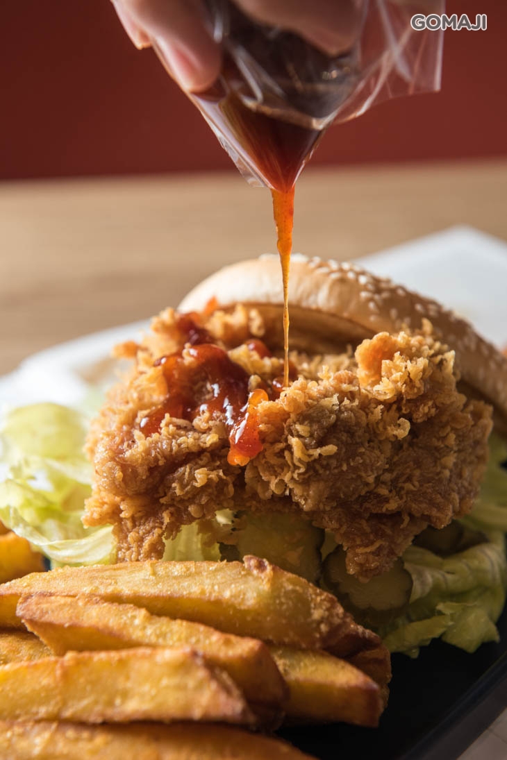 辣味雞腿堡一個