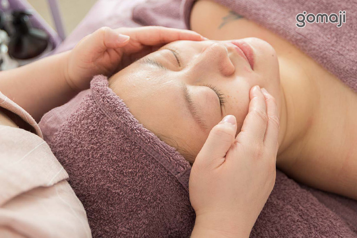 精萃修護潤膚油臉部按摩