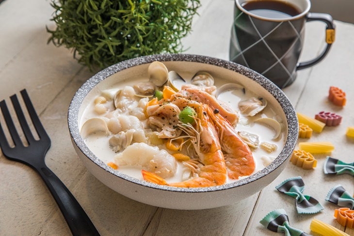 奶油白醬總匯義式湯麵