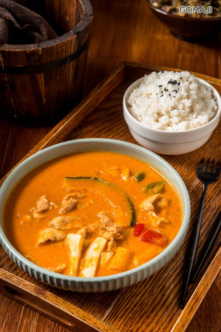 南洋紅咖哩飯-鮮嫩雞肉飯