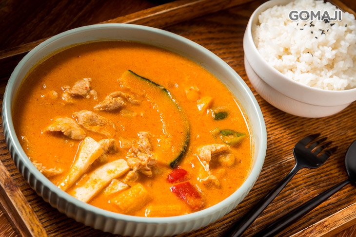 南洋紅咖哩飯-鮮嫩雞肉飯