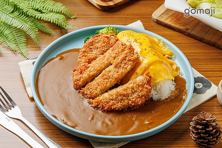 咖哩黃金豬排蛋包飯
