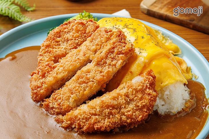 咖哩黃金豬排蛋包飯
