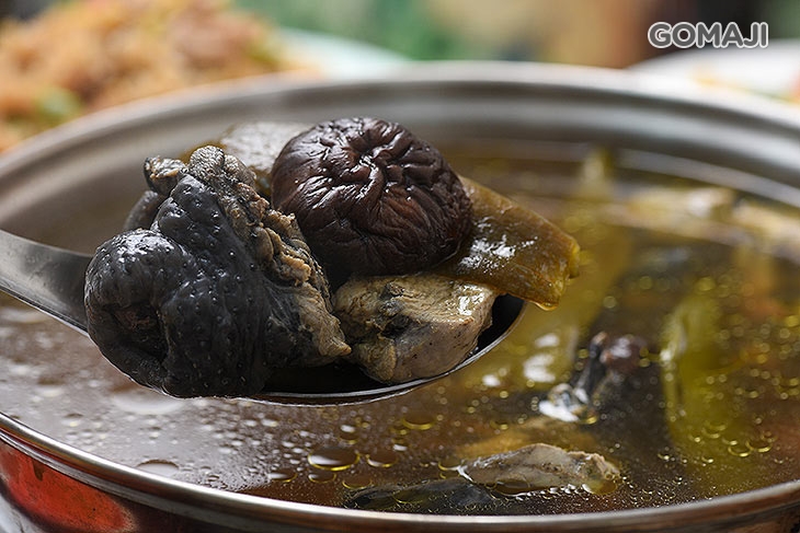 剝皮辣椒雞湯