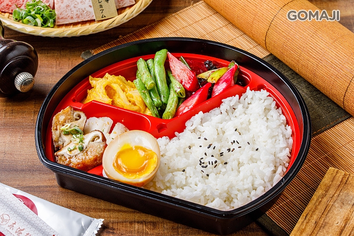 白飯一份 + 溏心蛋一份 + 小菜三品一份